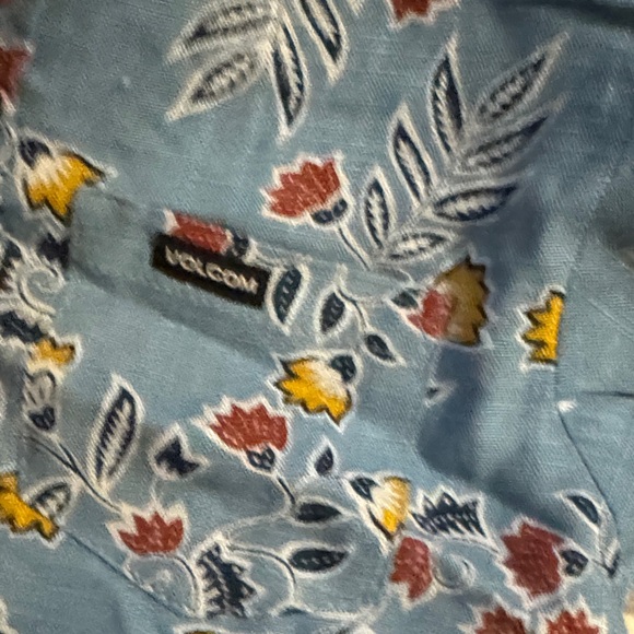 Volcom Set - Picture 3 of 5